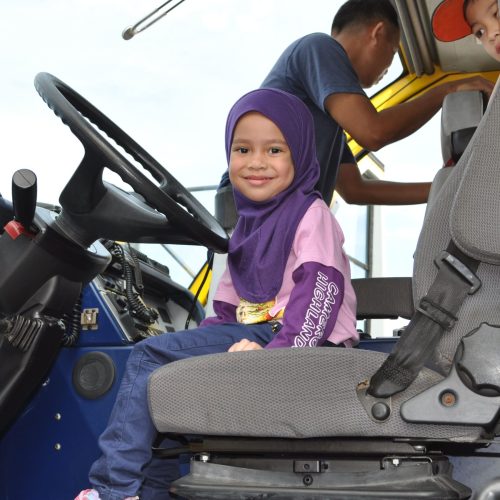 i_lift_fire_engine_field_trip_school_holiday_programme5_figher_engiene