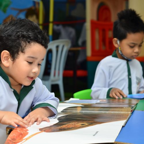 i_lift_kindergarten_programme_tadika_EXPLORE_PLAY_LEARN_we_love_reading