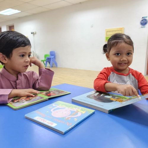 i_lift_playschool_EXPLORE_PLAY_LEARN_reading_exposure